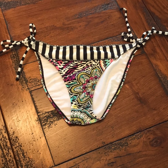 Bikini Bottoms - Picture 1 of 5